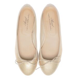 Anniel 9.5 EUC Silver/gold Ballet Flats with Bow mostly gold silver undertone